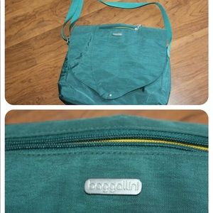 Baggalini xl messenger bag